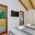 Vila David - Luxurious Secluded With A Heated Pool