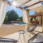 David - Luxurious Secluded With A Heated Pool