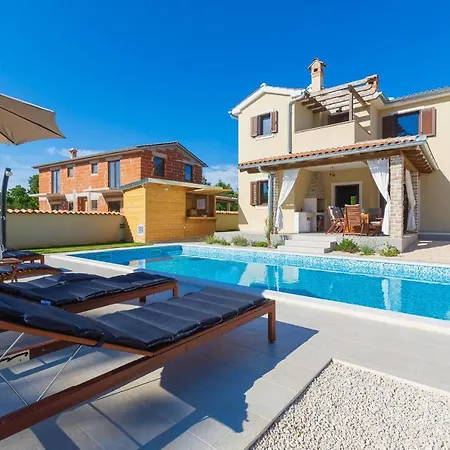 Villa David - Luxurious Secluded With A Heated Pool