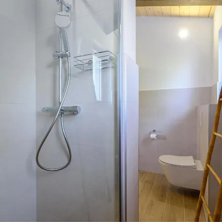 David - Luxurious Secluded With A Heated Pool