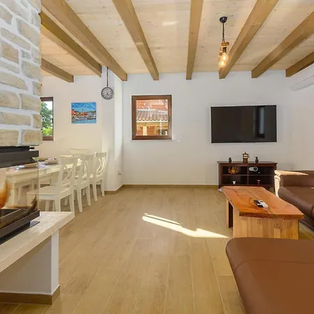 David - Luxurious Secluded With A Heated Pool Villa *
