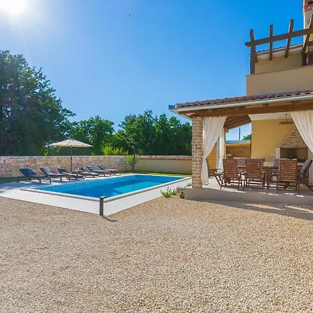 Villa David - Luxurious Secluded With A Heated Pool *