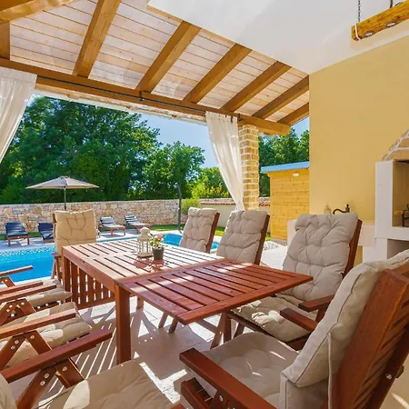 David - Luxurious Secluded With A Heated Pool Villa