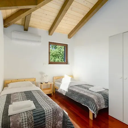 David - Luxurious Secluded With A Heated Pool Villa