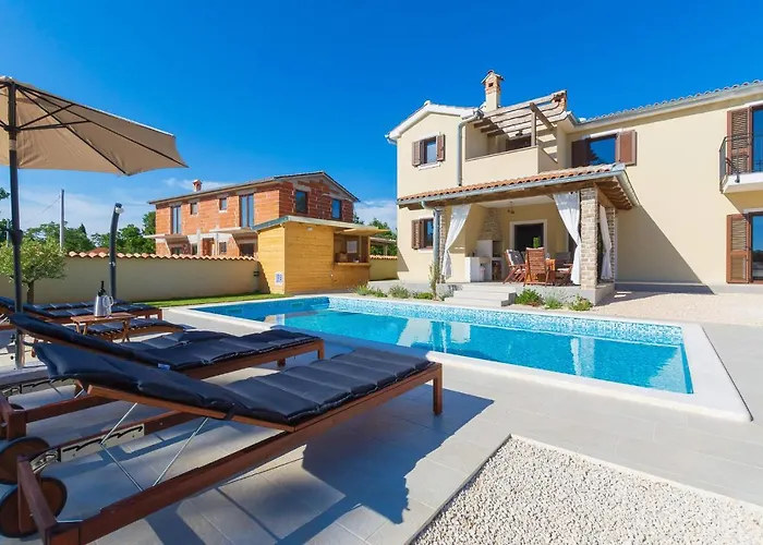 Villa David - Luxurious Secluded With A Heated Pool
