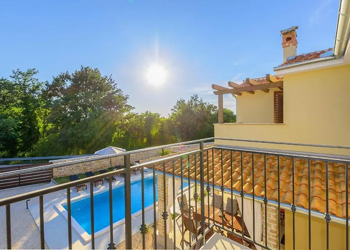 David - Luxurious Secluded With A Heated Pool Villa Butkovići
