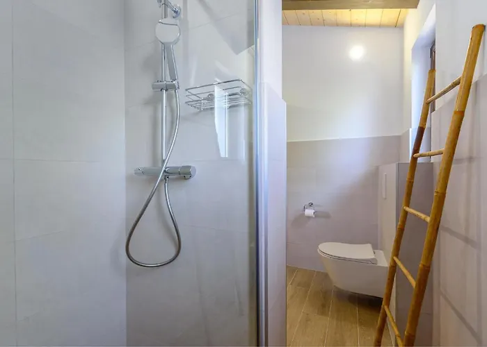 David - Luxurious Secluded With A Heated Pool