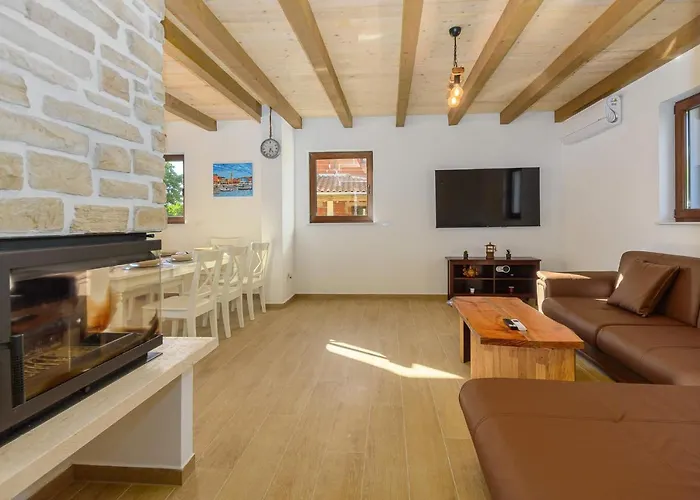 David - Luxurious Secluded With A Heated Pool Villa *