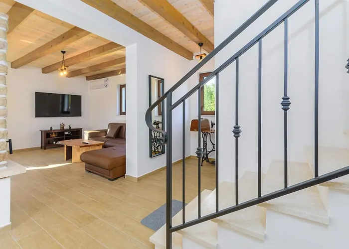David - Luxurious Secluded With A Heated Pool Villa *