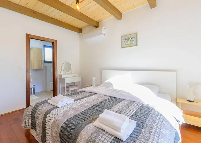 David - Luxurious Secluded With A Heated Pool Villa *