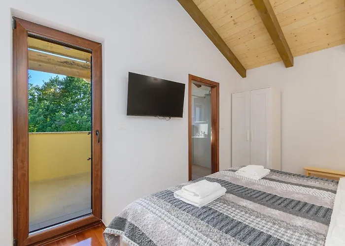 Villa David - Luxurious Secluded With A Heated Pool