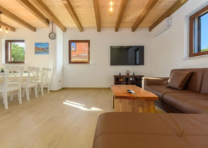 Villa David - Luxurious Secluded With A Heated Pool Butkovići
