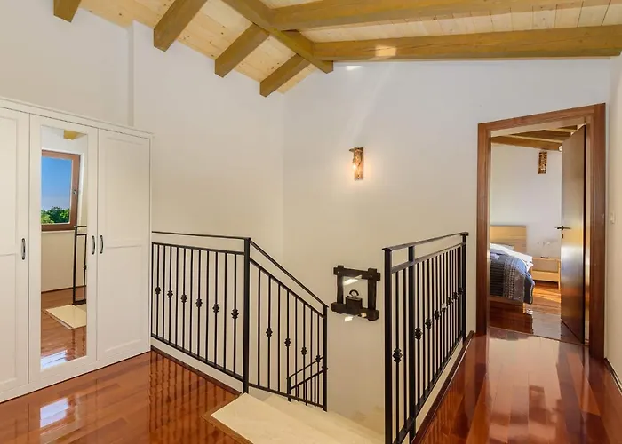 David - Luxurious Secluded With A Heated Pool Villa *