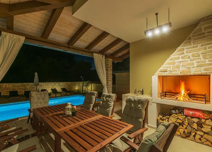 David - Luxurious Secluded With A Heated Pool Villa