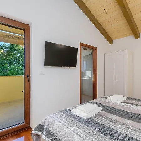 Vila David - Luxurious Secluded With A Heated Pool