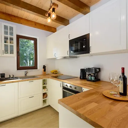 Villa David - Luxurious Secluded With A Heated Pool Butkovići